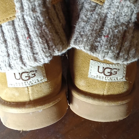 UGG Boots Size 8, Cambridge Chestnut - Picture 4 of 6
